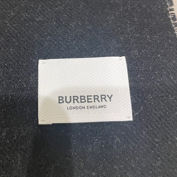 Burberry logo wool scarf - Picture 6 of 7